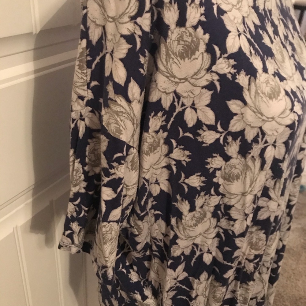 Lularoe Gray/Purple 3/4 Sleeve Floral Tunic - Picture 6 of 8